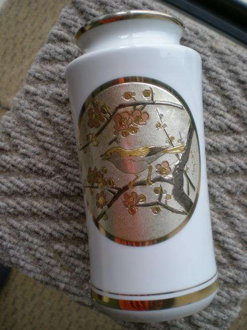Stunning China Vase, The Art of Chokin. 15cm Tall.