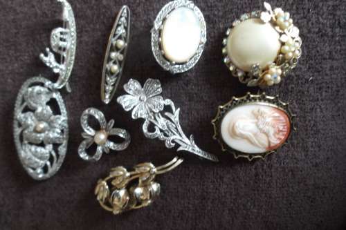 Brooch  x 9.......6 Marcasite  x   3 Ornamental. REDUCED