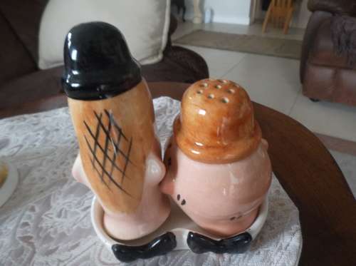 Laurel & Hardy Salt & Pepper Shaker Set. Beswick.