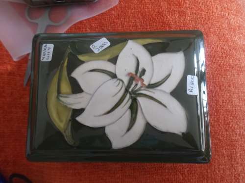 Moorcroft trinket/box with lid. REDUCED