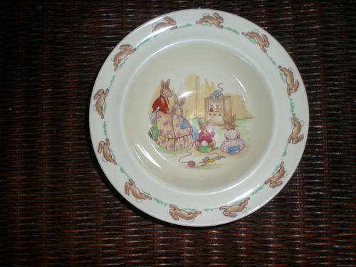 Bunnykin Porridge Bowl "Watching TV"