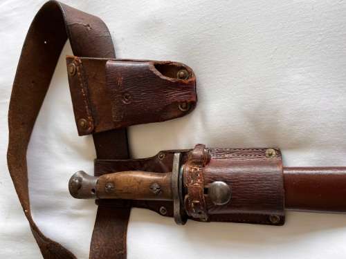 WW1 Lee Enfield 1907 Sanderson bayonet with original scabbard and frog in superb original condition.
