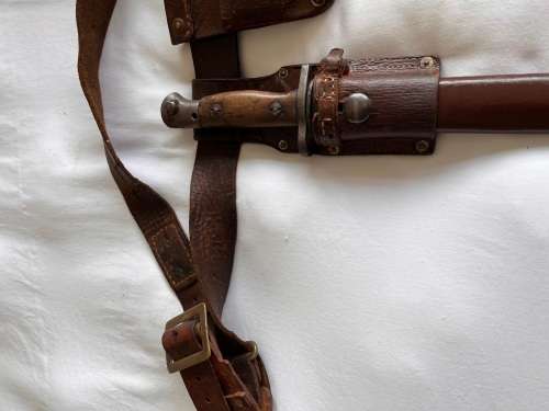 WW1 Lee Enfield 1907 Sanderson bayonet with original scabbard and frog in superb original condition.