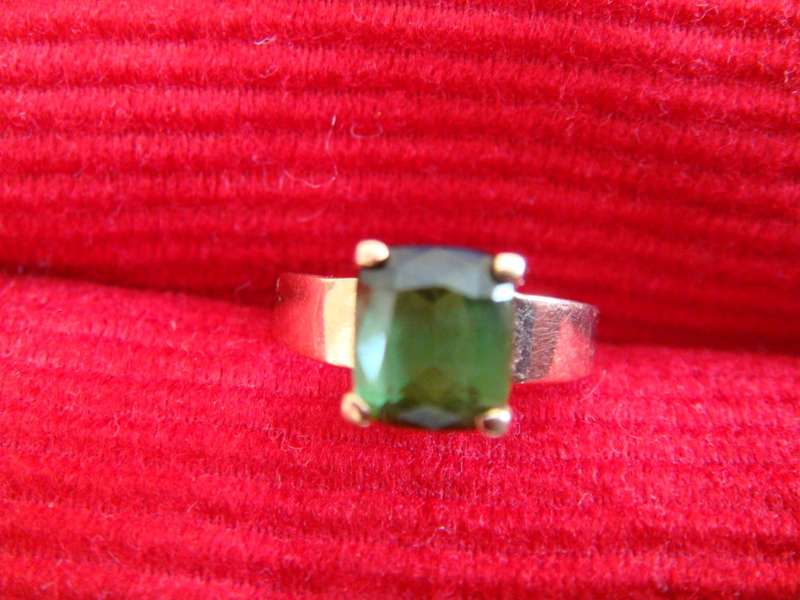 GOLD RING 9CT - GREEN TOURMALENE - EXCELLENT CONDITION - SIZE K