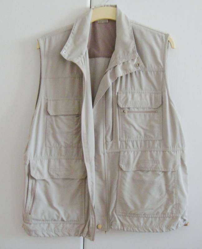 Light weight summer jacket-  Sleeveless -  Size LARGE