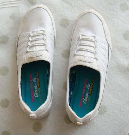 SKECHERS -  White ladies  - Size 5.5