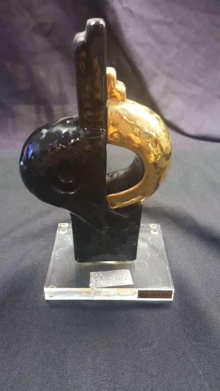R and G Linear Spac Statue