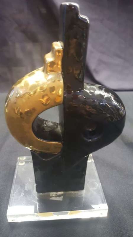 R and G Linear Spac Statue