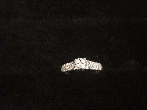 Stunning Illusion set white gold diamond ring