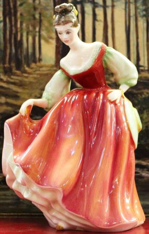 Royal Doultan Figurine Fair lady in Red