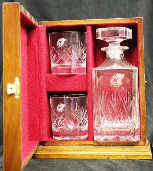 Sun City gaming decanter and glasses set in wooden box