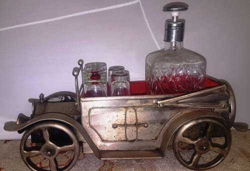 Vintage table decanter and glasses holder