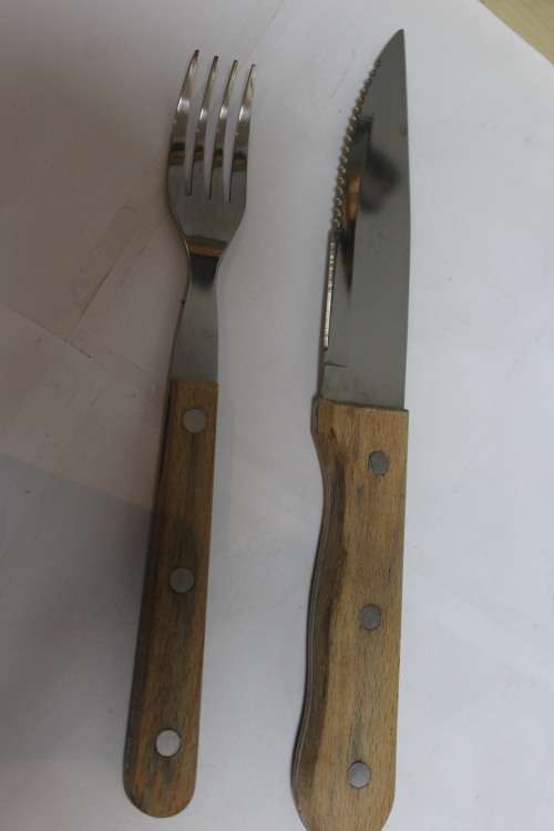 Set of 4 x steak knives & forks in box