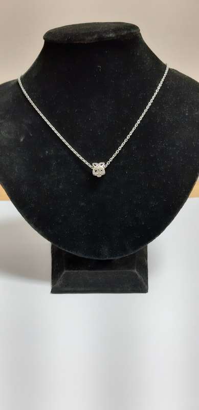 Ladies fashion necklace