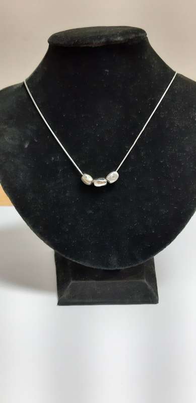 Ladies fashion necklace