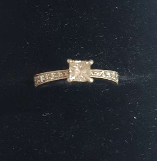 Platinum Princess diamond ring