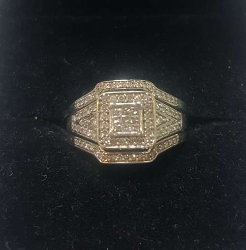 9ct (7.8 grams) White gold illusion set diamond ring c/w 2 x 1/4 eternity bands attached
