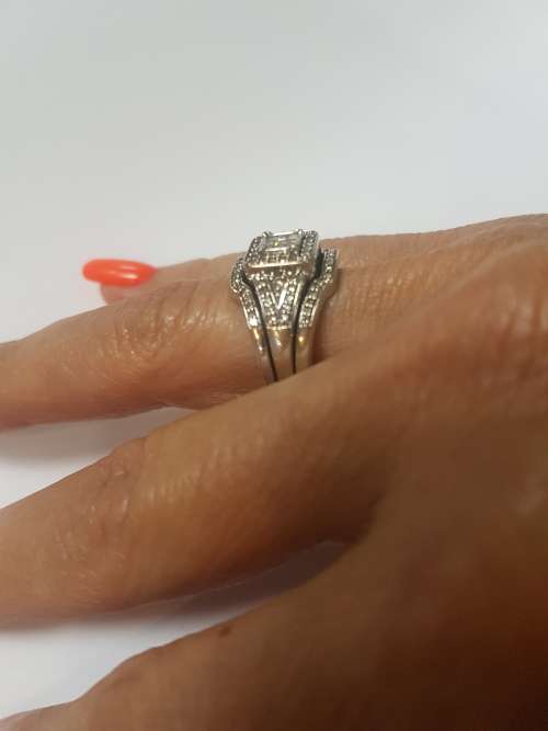 9ct (7.8 grams) White gold illusion set diamond ring c/w 2 x 1/4 eternity bands attached
