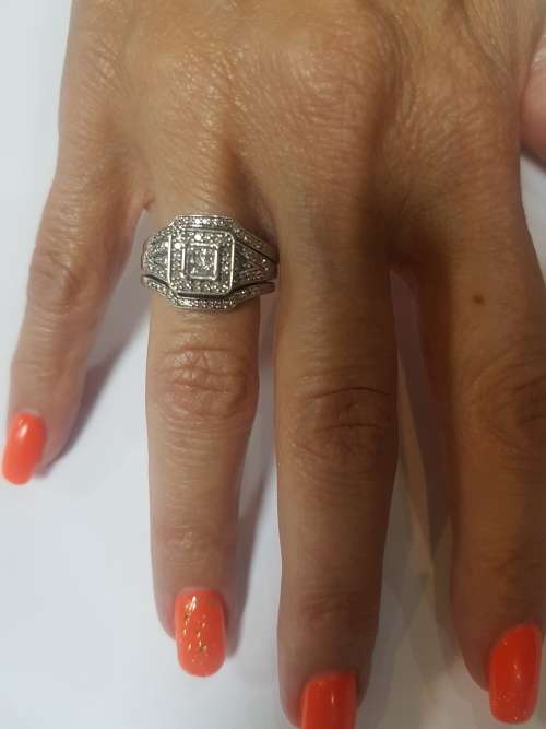 9ct (7.8 grams) White gold illusion set diamond ring c/w 2 x 1/4 eternity bands attached
