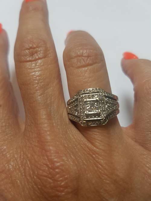 9ct (7.8 grams) White gold illusion set diamond ring c/w 2 x 1/4 eternity bands attached