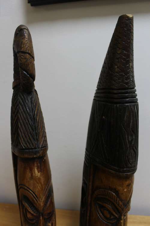 2 x Wooden carved African design art heads - there is a slight nick at the base of the 1 x head