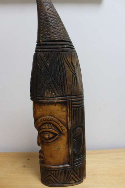 2 x Wooden carved African design art heads - there is a slight nick at the base of the 1 x head