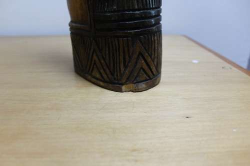 2 x Wooden carved African design art heads - there is a slight nick at the base of the 1 x head