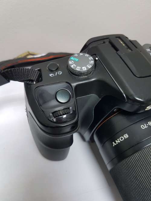 Sony Alpha A100 DSLR Professional Digital Camera  18-70mm Sony lens kit - cw 2 x add Macro Lenses