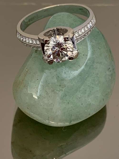 18ct ( 3.9grams) White Gold 1.17ct Round Brilliant Diamond Ring set with small diamonds on the side