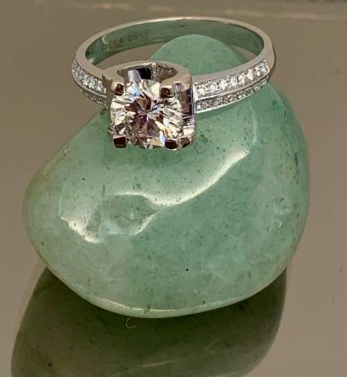 18ct ( 3.9grams) White Gold 1.17ct Round Brilliant Diamond Ring set with small diamonds on the side