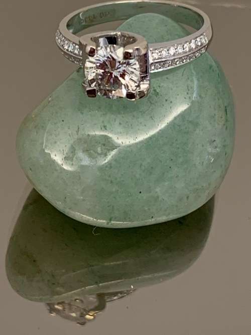 18ct ( 3.9grams) White Gold 1.17ct Round Brilliant Diamond Ring set with small diamonds on the side