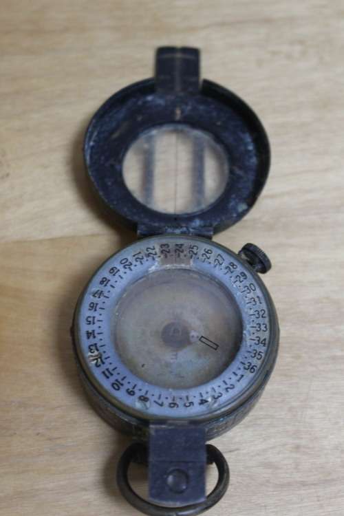 WW2 military compass working,need TLC