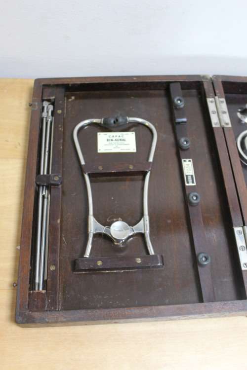 Vintage Capac Binaureal 7034 sieres set of car stethoscope in oak case