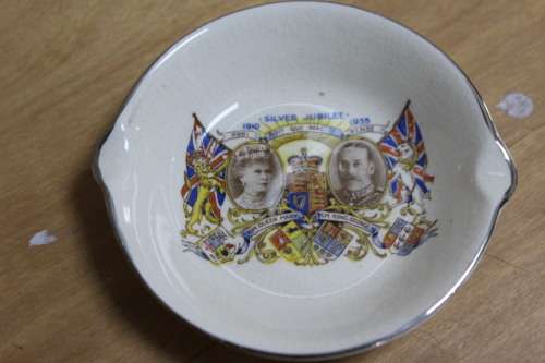 Collectible Dish of the Royals 1910- 1935 Silver Jubilee Queen Mary and King George V