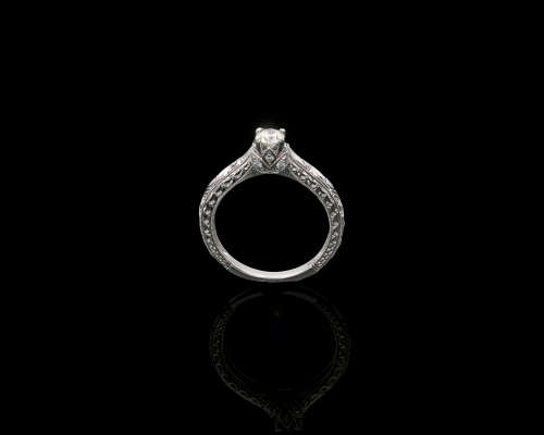9ct, 3.2gr White Gold,0.27ct Round Brillant Diamond K SI1 with smalls on the band