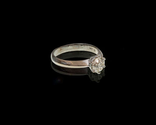 3.8 grams 18 carat, White Gold Diamond 103ct S-T I2 Solitaire Ring with cert