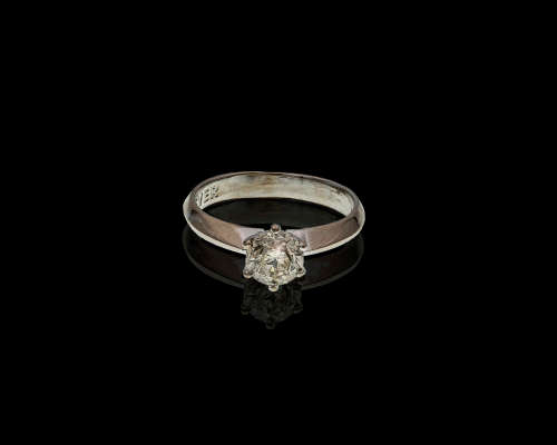 3.8 grams 18 carat, White Gold Diamond 103ct S-T I2 Solitaire Ring with cert