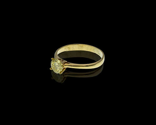 9ct (1.5grams) Yellow Gold 0.57ct Round Brilliant Diamond Fancy Yellow SI2 Ring with GIA Cert