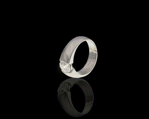 9,4 grams Platinum Round Brilliant Diamond 0.65 J VVS2 Solitaire Ring
