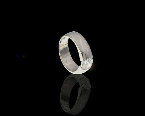 9,4 grams Platinum Round Brilliant Diamond 0.65 J VVS2 Solitaire Ring