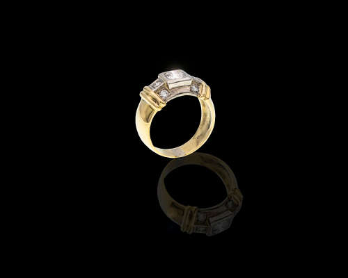 18ct (7.9 grams) Yellow gold, Diamond ring