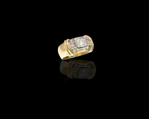 18ct (7.9 grams) Yellow gold, Diamond ring