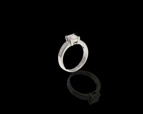 5gr Platinum 0.90ct Square Modified Brilliant J VS2 with smalls  c/w Diamond Detificate