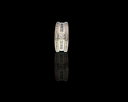 18ct White gold (8.3grams) diamond ring c/w 2 x half eternity bands attached