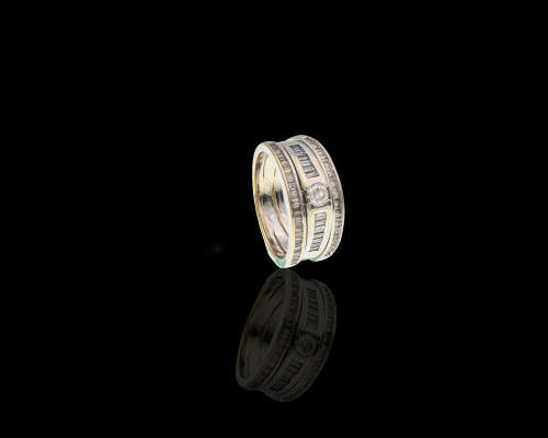 18ct White gold (8.3grams) diamond ring c/w 2 x half eternity bands attached