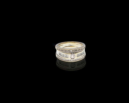 18ct White gold (8.3grams) diamond ring c/w 2 x half eternity bands attached