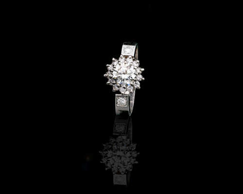 Platinum 8.2 (grams) Round Brilliant Diamond K VVS2 Ring with smalls with  GIA Cert