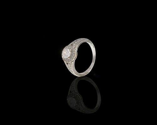 4.7gr 18kt White Gold 0.50ct Round Rrilliant I SI1 Halo with smalls  c/w Diamond Cetificate