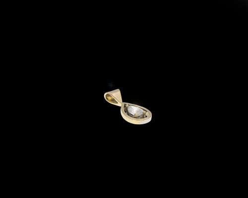 2.4gr 14kt Yellow Gold 0.62ct Pear cut brilliant I SI1 Pendant with a GIA certificate
