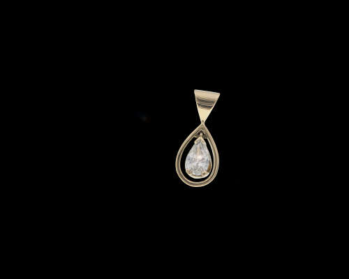 2.4gr 14kt Yellow Gold 0.62ct Pear cut brilliant I SI1 Pendant with a GIA certificate